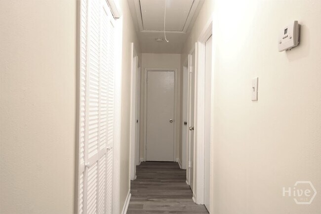 Building Photo - 1204 E Anderson St