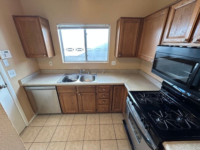 Building Photo - Beautiful single story- 3Bed/2Bath home lo...