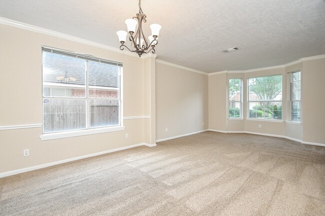 Building Photo - 215 Windrift Ct