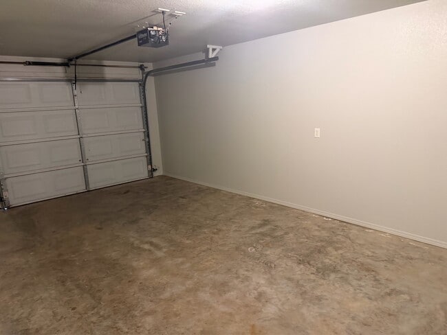 Building Photo - 720 Appleridge Dr