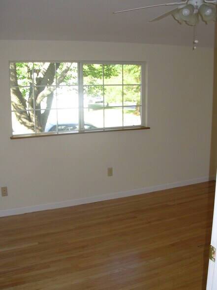 Building Photo - 8762 Kurts Ct