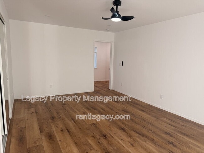 Building Photo - 1249 Davis Ave