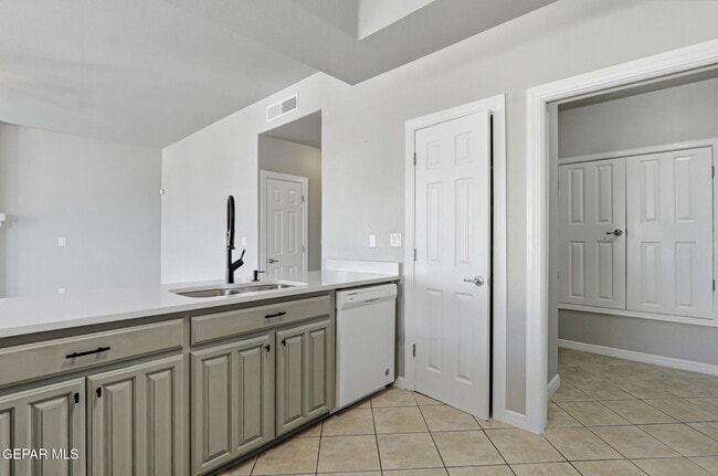 Building Photo - 4717 Excalibur Dr