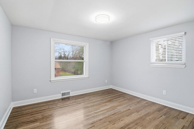 Building Photo - 32901 Blossom Ct