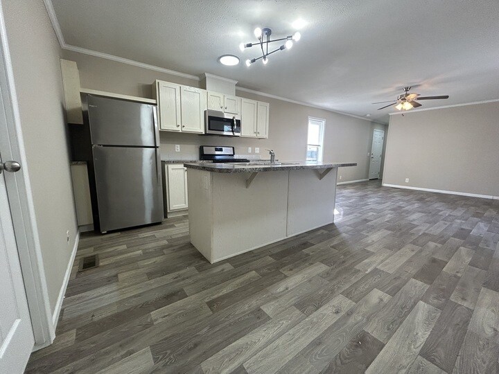 Building Photo - 12501 Apple Ln