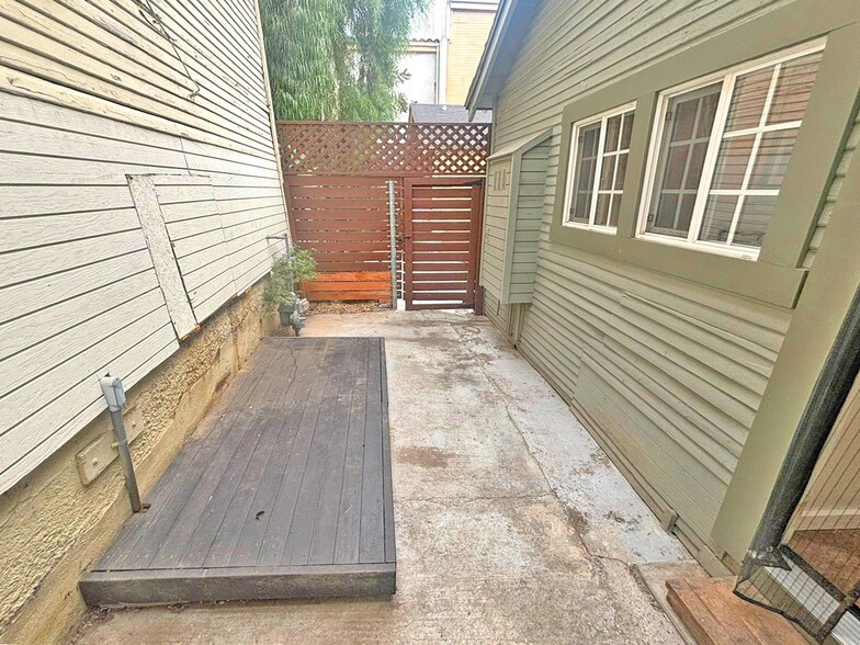 Building Photo - 1306 W Sunset Blvd