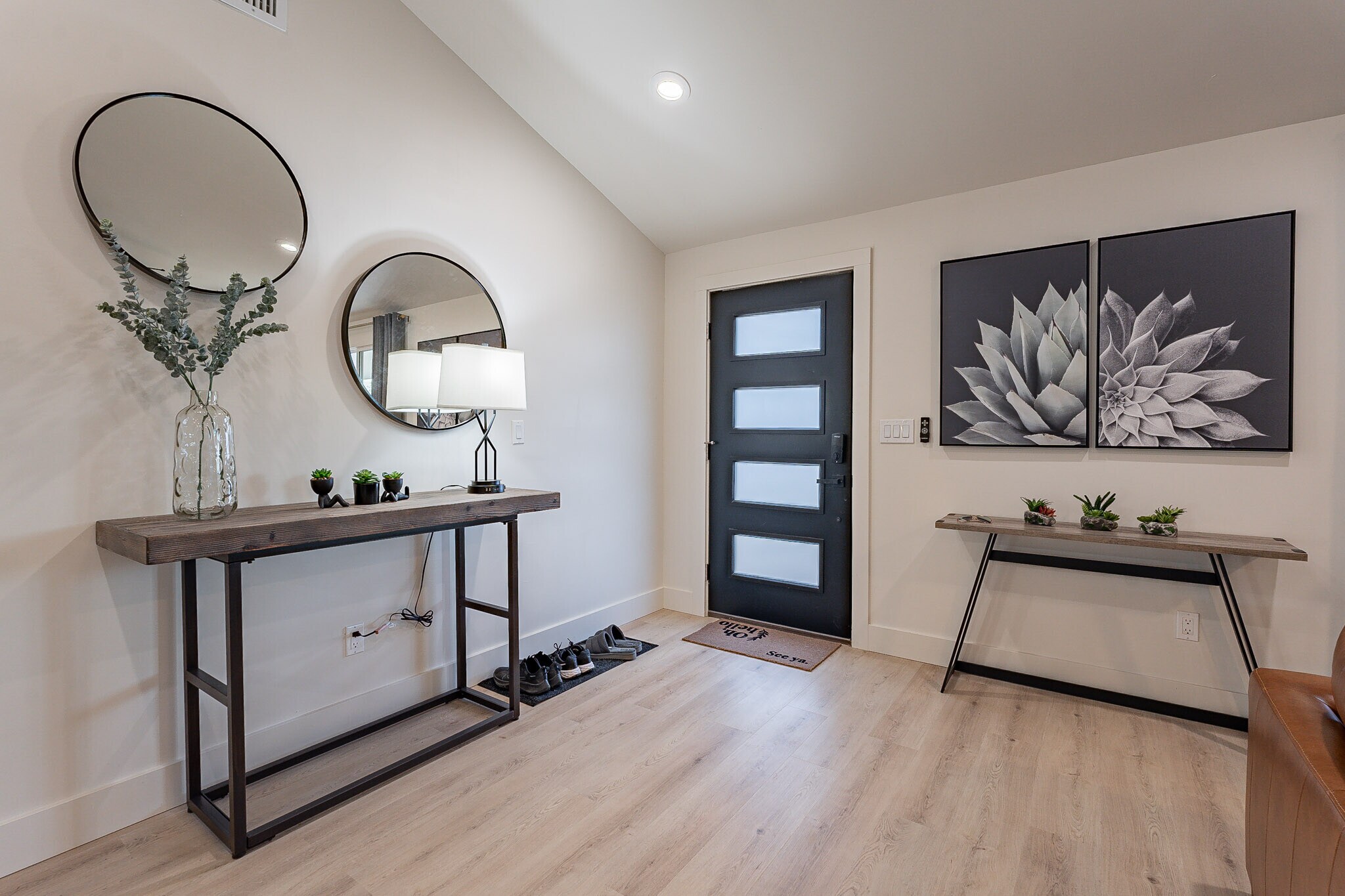 Entry - 126 E Palmcroft Dr