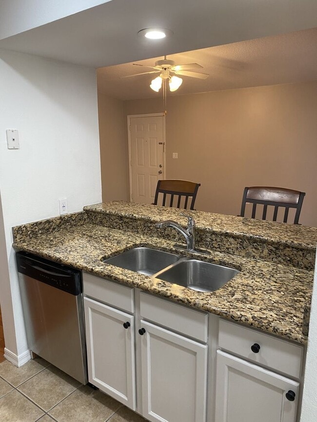 Building Photo - Spacious 2-Bedroom, 2-Bathroom Condo for Rent in Altamonte Springs, FL