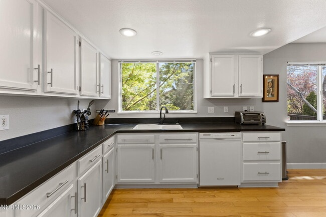 Building Photo - 6168 Greenbrook Dr