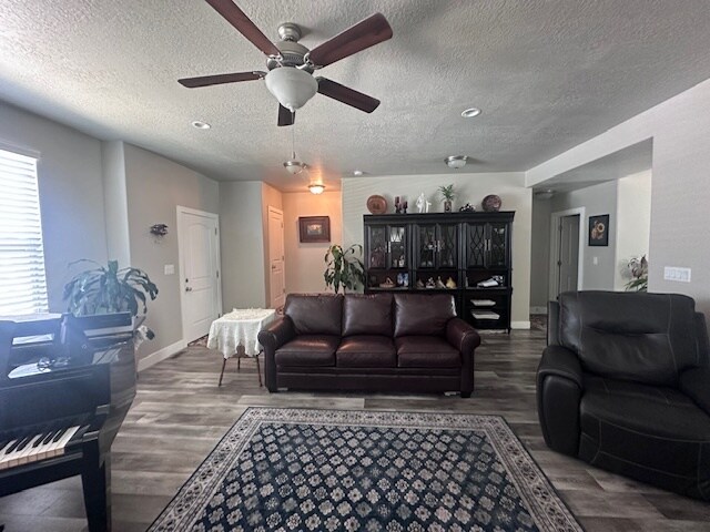 Building Photo - 896 S Crescent Way