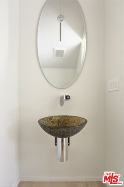 Building Photo - 1033 1/2 Grant St