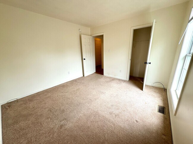 Building Photo - Roanoke St