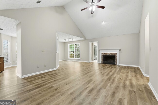 Building Photo - 518 Longwood Ln