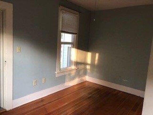 Building Photo - Charming two bedroom house in Vancouver wi...