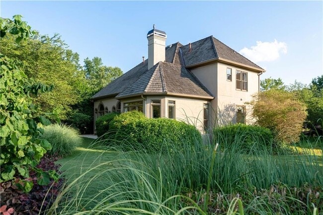 Building Photo - 3200 Brookside Dr