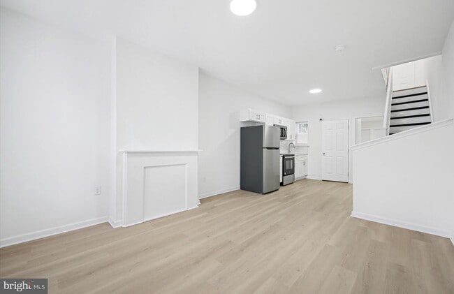 Building Photo - 887 N 46th St