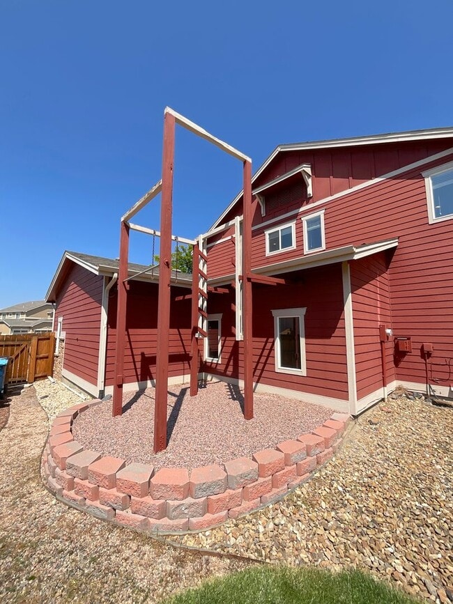 Building Photo - 6 Bedroom Home Available Near North Gate B...