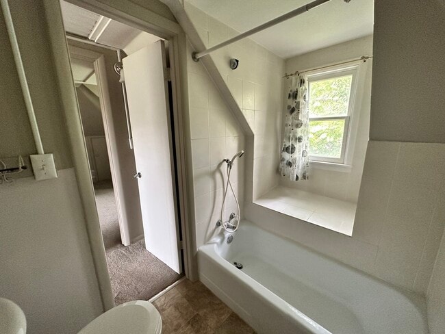 Building Photo - 103 N View St