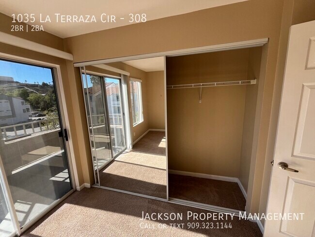 Building Photo - 1035 La Terraza Cir