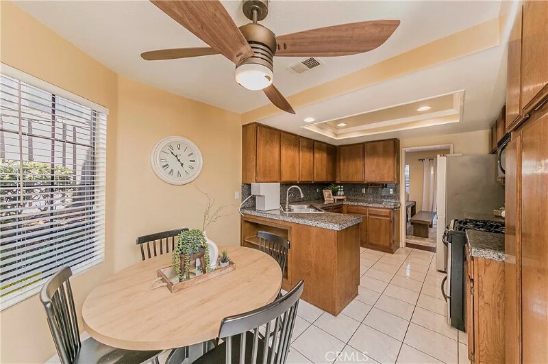 Building Photo - 2410 Plaza De Vista