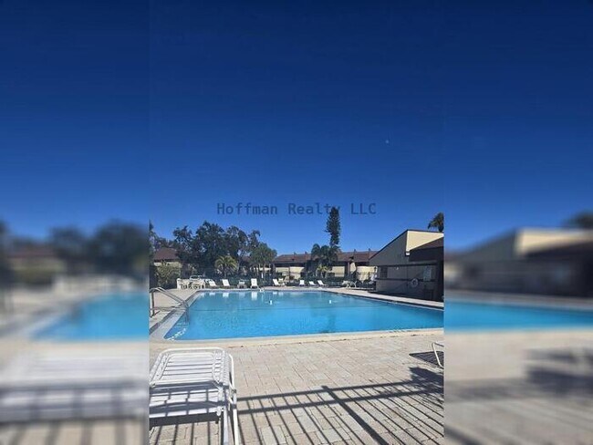 Building Photo - Charming 2-Bedroom Condo in St. Petersburg