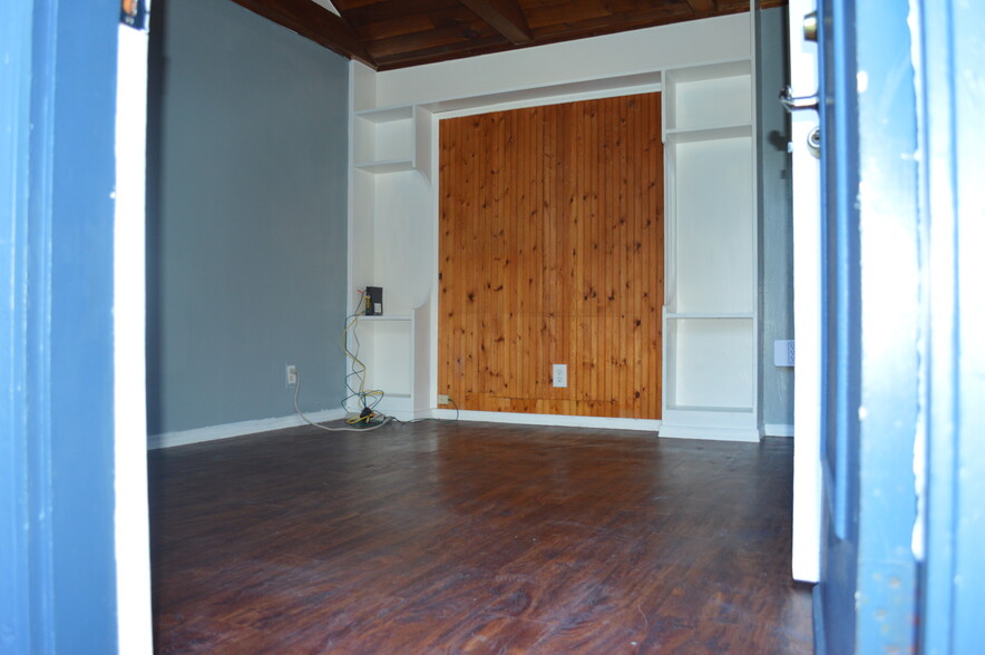 Building Photo - 430 S Holladay Dr