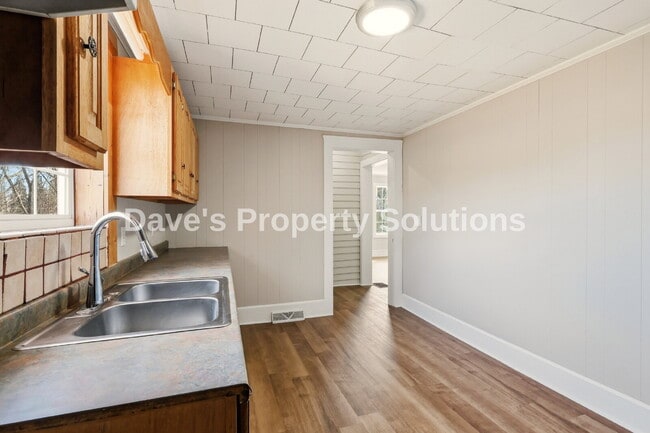 Building Photo - Charming Updated Home in Prime Winston-Salem Location