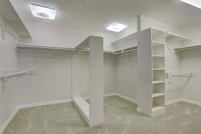 Building Photo - 5519 Bridlewood Dr