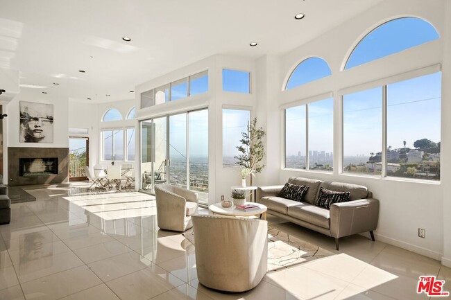 Building Photo - 8435 Franklin Ave