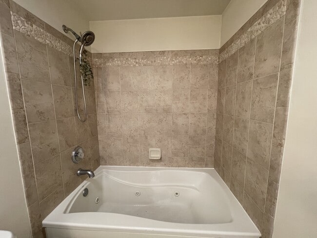 Building Photo - 4702 N Lamon Ave