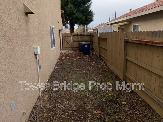 Building Photo - 10949 Bellone Way