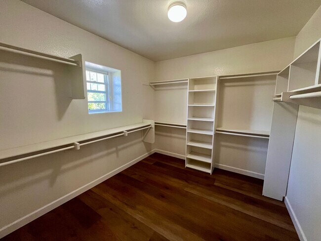 Building Photo - Carlsbad 4 bedroom Stunner on Cul-de-sac w...