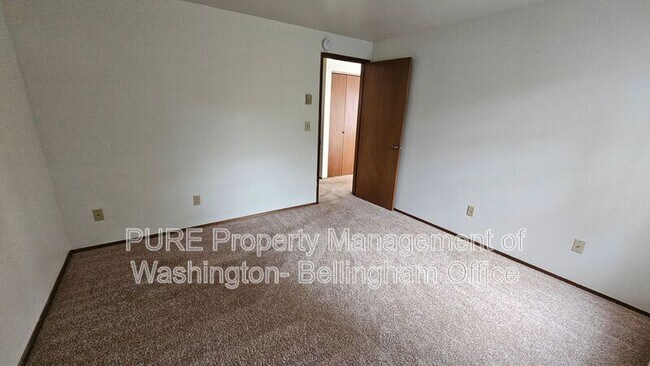 Building Photo - 2256 Douglas Rd