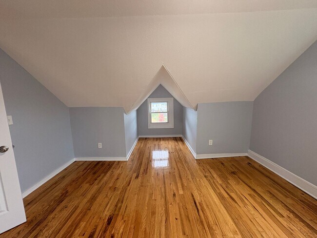 Building Photo - 347 Norwood Ave