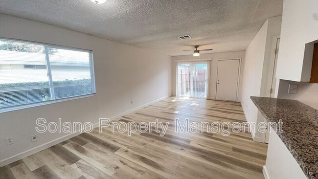 Building Photo - 1625 Park Ln