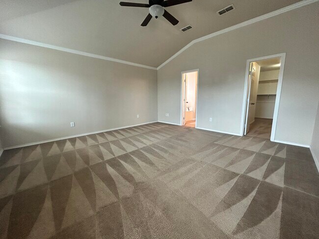 Building Photo - 10601 Clinton Ave