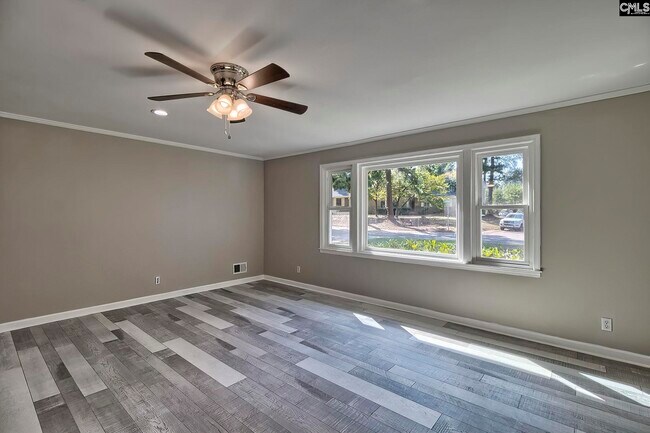 Building Photo - 113 Lyndhurst Rd