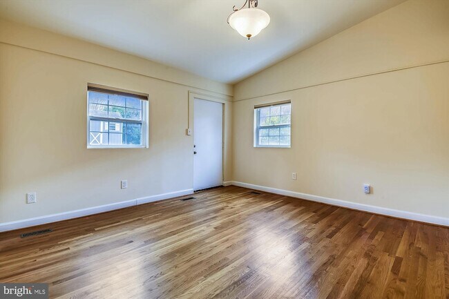 Building Photo - 210 E Hamilton Ave