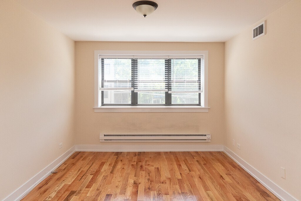 Building Photo - 567 W Arlington Pl