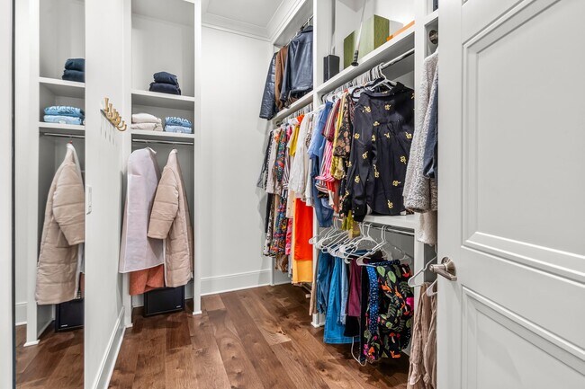 Building Photo - Incredible 5BD, 5BA North Raleigh Home with Bonus Room and Exercise Space