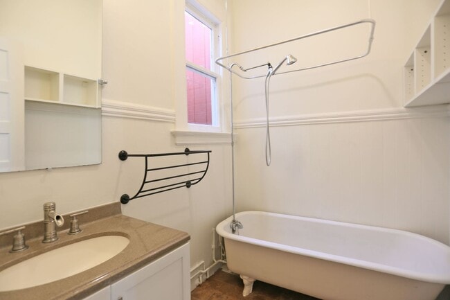 Building Photo - 144 10th Ave