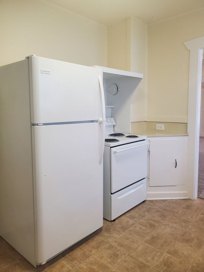 Building Photo - Rent Ready For New Tenants!! 1 Bed, 1 Bath...