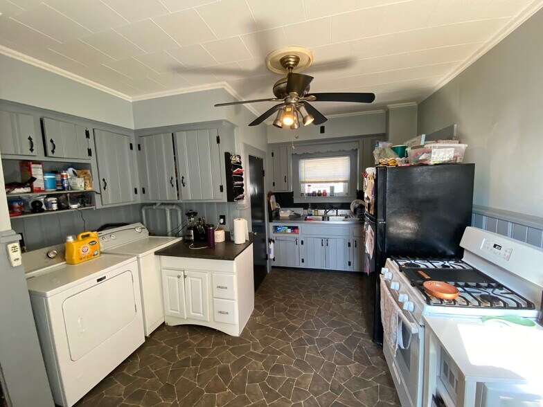 Building Photo - 10 Burtt St