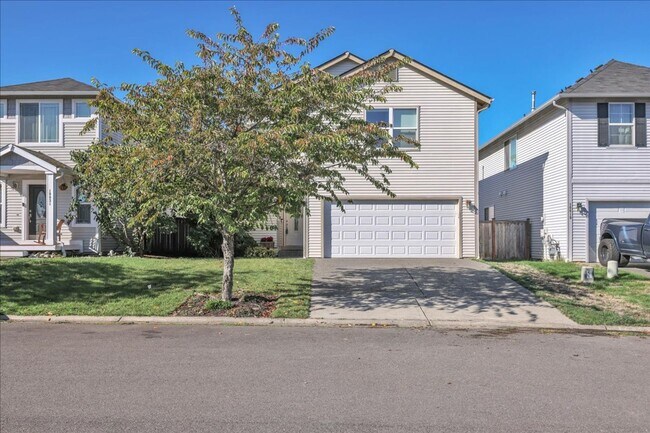 Building Photo - Stylish Yelm Home with A/C, Butcher Block Counters & Fully Fenced Yard!