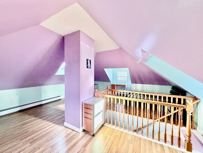 Building Photo - 305 Safford St