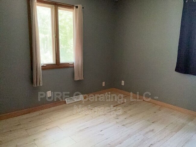 Building Photo - 105 N Elm St