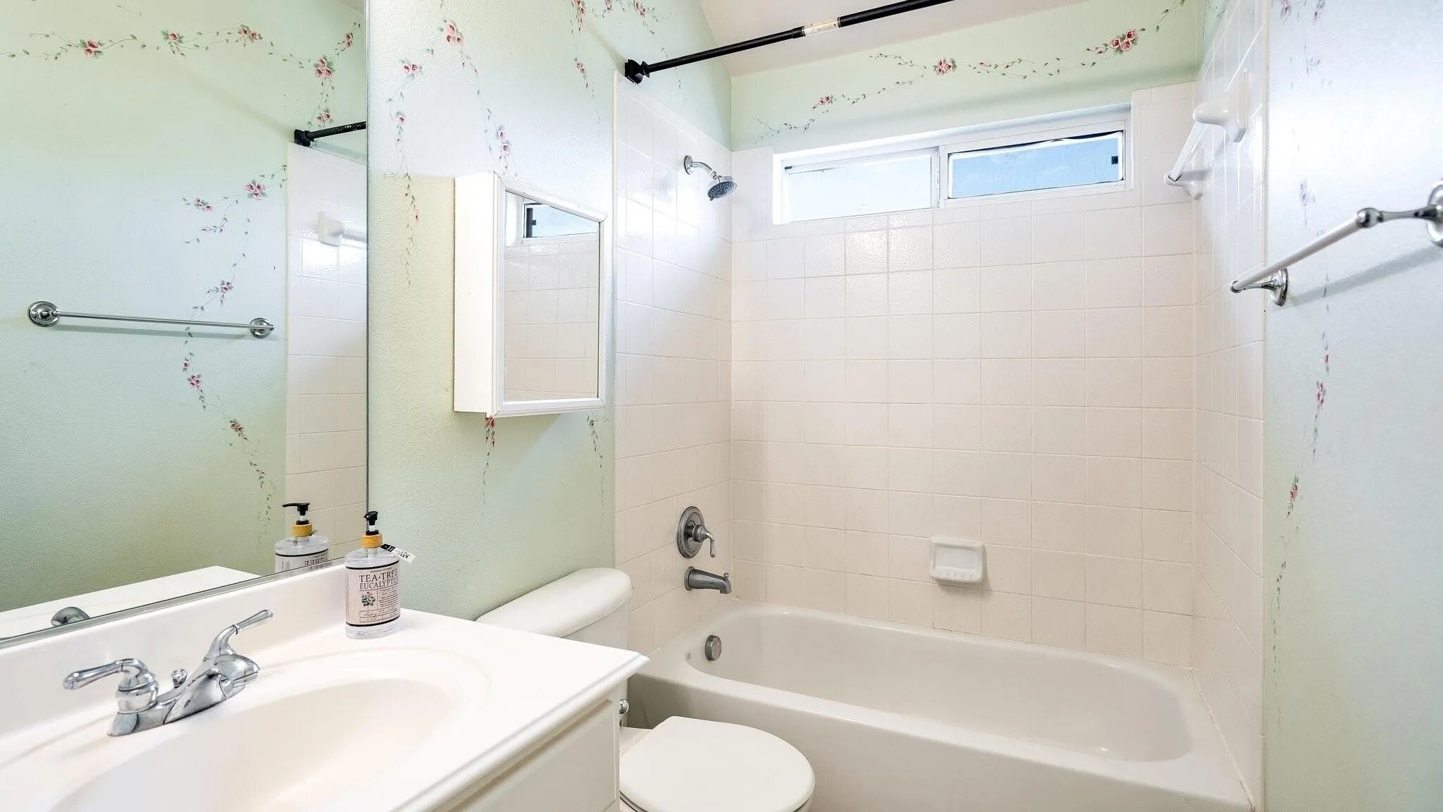Upstairs Bathroom 2 - 4305 Orchard Gate Ln