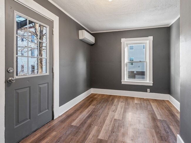 Building Photo - 52 Moran St