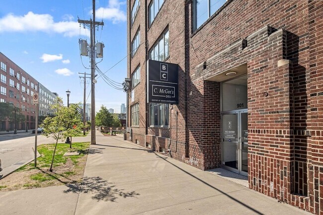 Building Photo - 901 N 3rd St