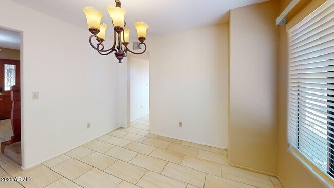 Building Photo - 5081 N Bear Canyon Rd